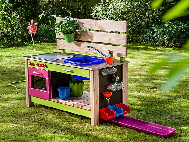 Ratgeber Kinderküche bauen: Fertig montiertes Wasserspiel an der Kinderküche