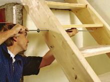 Holztreppe bauen: Gewindestange
