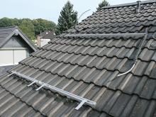 Ratgeber Solarthermie: Solarhalterungen und Dachhaken befestigen