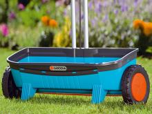 Ratgeber Rasenpflege: Streuwagen für Rasendünger