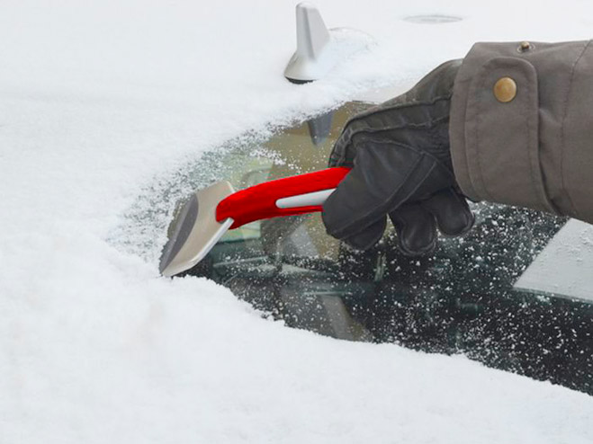 Schutz für das Auto vor Schnee und Winter